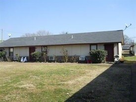 Courtyard Place in Roland, OK - Building Photo