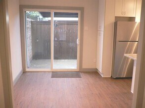 9820 Park Ln Pl in Dallas, TX - Building Photo - Building Photo