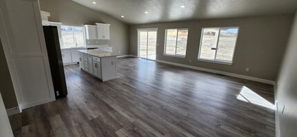 267 Country Club Pkwy in Spring Creek, NV - Building Photo - Building Photo