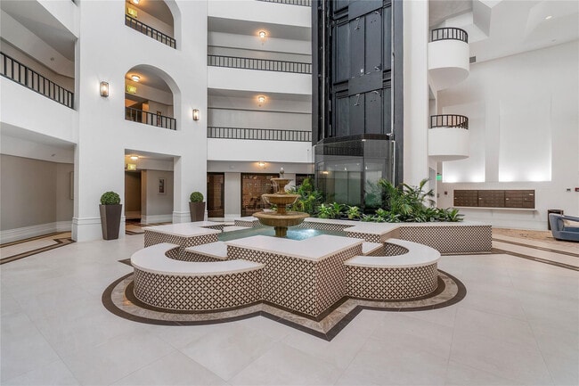 100 SE 5th Ave in Boca Raton, FL - Foto de edificio - Building Photo