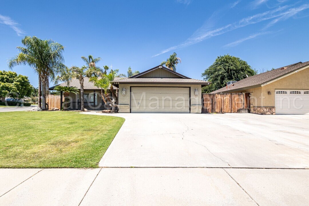 520 Windcove Pl in Bakersfield, CA - Building Photo