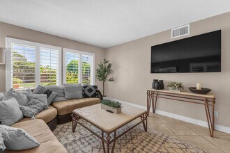 44310 Villeta Dr in La Quinta, CA - Building Photo - Building Photo