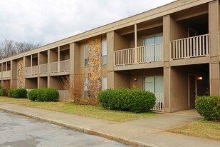 Villa Madrid in Huntsville, AL - Building Photo