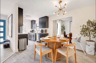 225 Utah St in San Antonio, TX - Foto de edificio - Building Photo