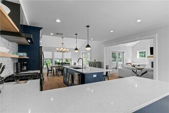 561A Bristol Ferry Rd in Portsmouth, RI - Building Photo - Building Photo