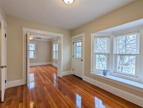 32 Trowbridge St, Unit 3,500 in Arlington, MA - Building Photo - Building Photo