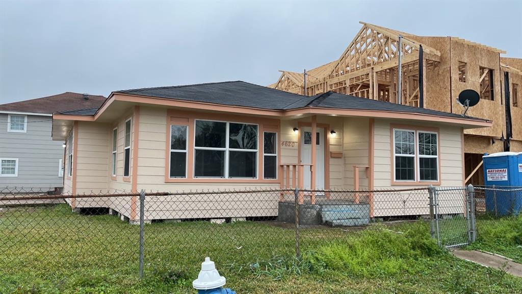4620 Nichols St in Houston, TX - Building Photo