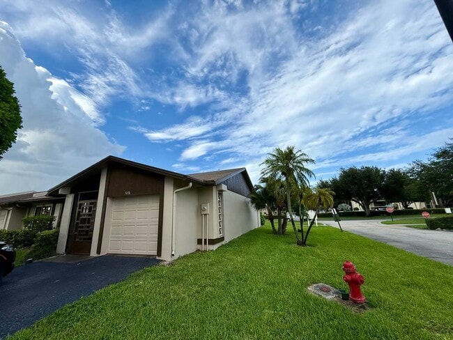 5496 Viburnum Cir in Delray Beach, FL - Building Photo - Building Photo