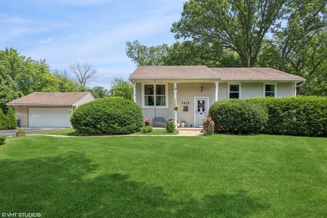 property at 1475 Deerfield Pl