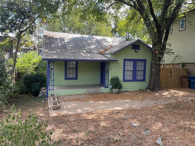 property at 2111 Glendale Pl