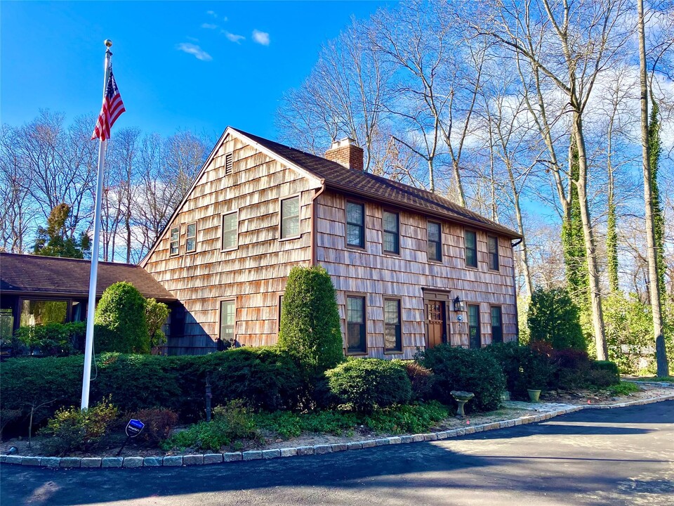 807 Union Ave in Riverhead, NY - Building Photo