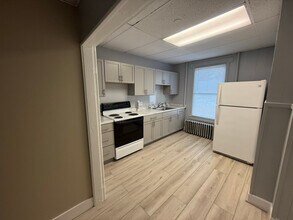 762 Main St in Westbrook, ME - Building Photo - Building Photo