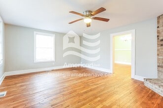 605 W 7th Ave in Easley, SC - Foto de edificio - Building Photo