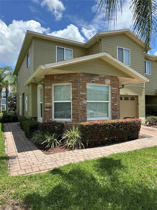 2328 Chatham Pl Dr in Orlando, FL - Building Photo
