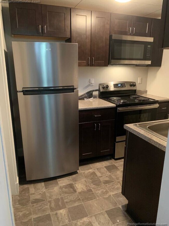 220 Kelton St, Unit 3 in Boston, MA - Foto de edificio - Building Photo