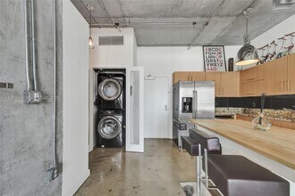 444 NE 30th St in Miami, FL - Foto de edificio - Building Photo