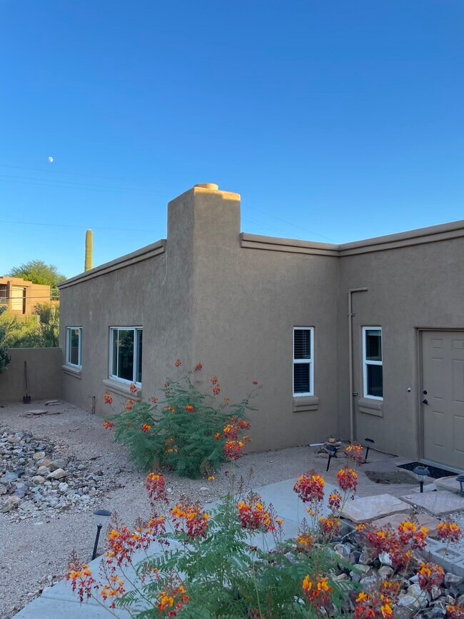 5910 N Mina Vista in Tucson, AZ - Foto de edificio - Building Photo