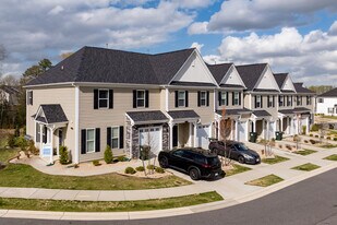 Hillpoint Preserve Townhome Apartments in Suffolk, VA - Building Photo