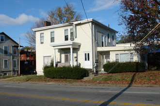 1615 Grinstead Dr in Louisville, KY - Foto de edificio - Building Photo