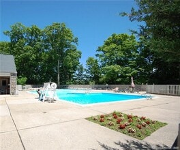 18 Cook Close in Ridgefield, CT - Building Photo - Building Photo