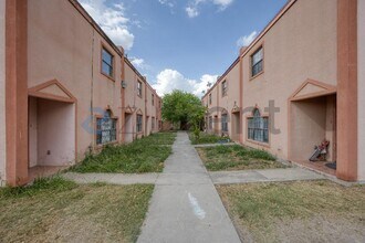 815 E Sugarcane Dr in Weslaco, TX - Building Photo - Building Photo