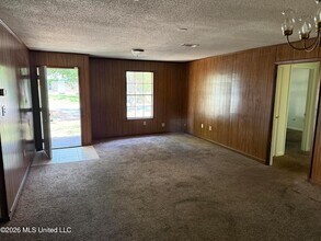 1009 Michelle Dr in Gulfport, MS - Building Photo - Building Photo