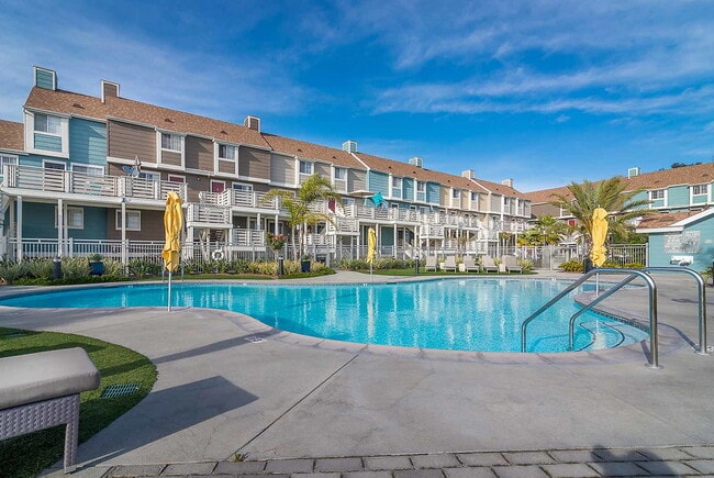 Huntington Breakers in Huntington Beach, CA - Foto de edificio - Building Photo