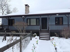 41 Stratford Rd in Rock Hill, NY - Building Photo