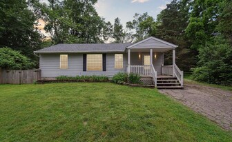 21845 Novi Rd in Northville, MI - Building Photo