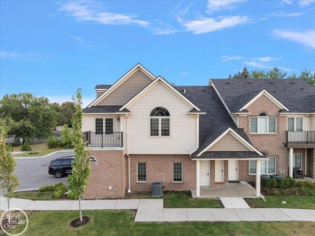 2676 Barrington Square, Unit 1G in Auburn Hills, MI - Building Photo - Building Photo
