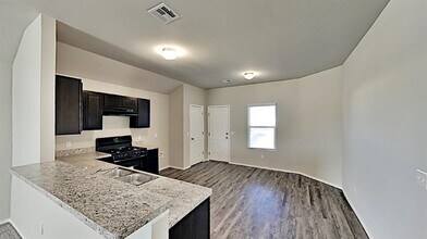 10505 NW 19th St in Yukon, OK - Building Photo - Building Photo