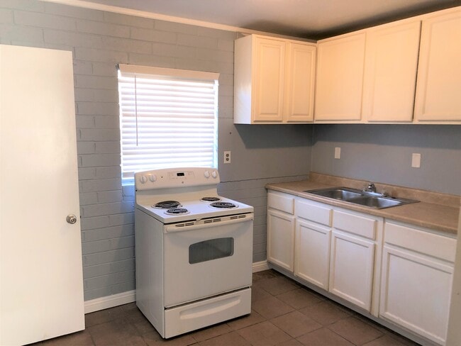 447 E Merlayne Dr in Henderson, NV - Building Photo - Building Photo