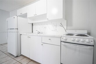 6650 Miller Dr in Miami, FL - Building Photo - Building Photo