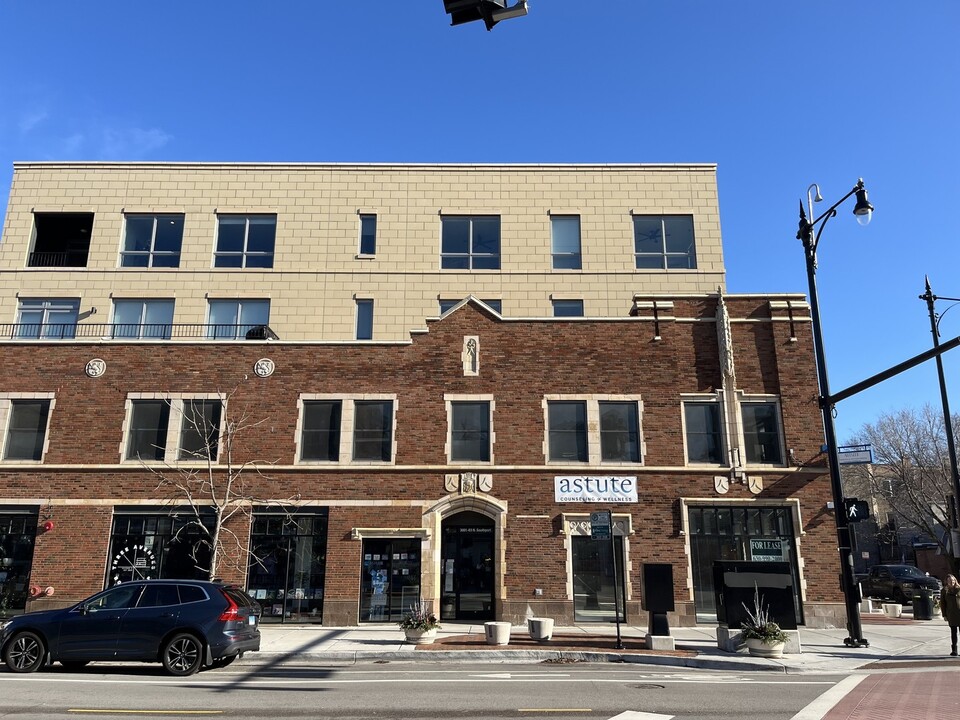 3001 N Southport Ave in Chicago, IL - Building Photo