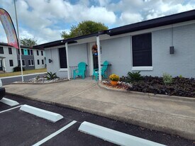 Spanish Bay Apartments in Corpus Christi, TX - Building Photo