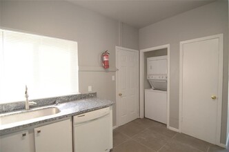 11049 Albury Dr in Houston, TX - Building Photo - Building Photo