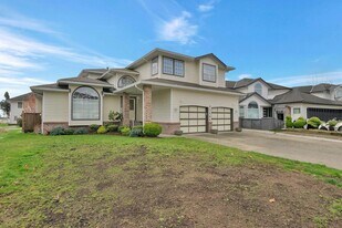 32186 Elkford Dr in Abbotsford, BC - Building Photo