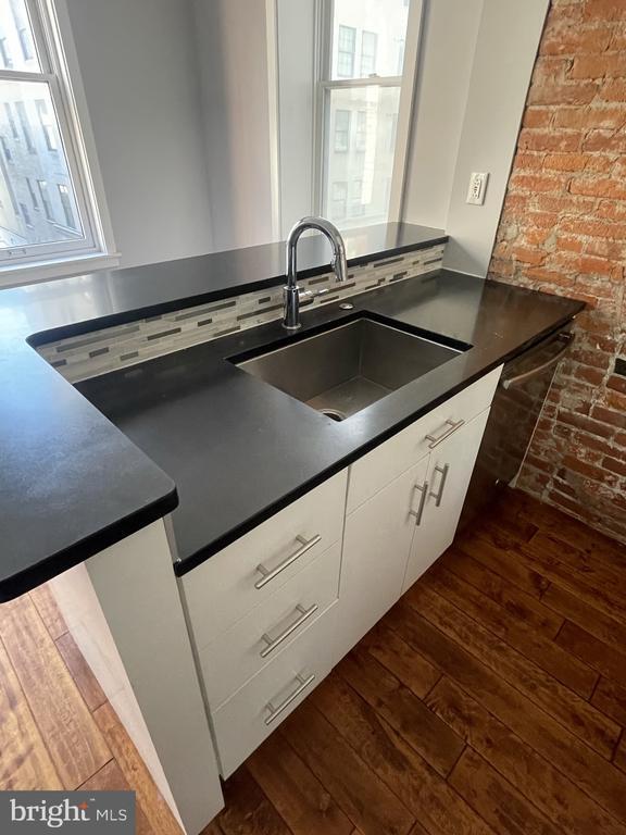 126 S 16th St in Philadelphia, PA - Building Photo - Building Photo