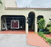 9714 Costa Del Sol Blvd in Doral, FL - Building Photo - Building Photo