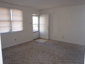 503 Elm St in Jacksonville, NC - Building Photo - Building Photo