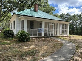 126 Sihane Rd in Griffin, GA - Building Photo