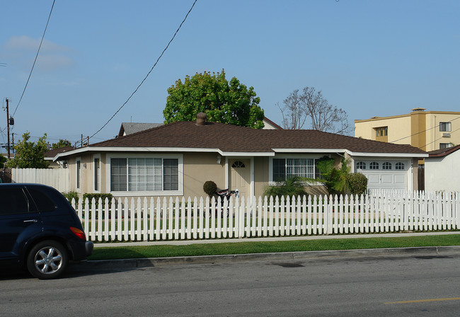 131 E 21st St in Costa Mesa, CA - Building Photo - Building Photo