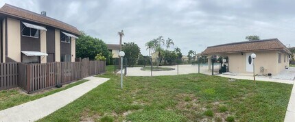 2130 Sherwood Forest Blvd in West Palm Beach, FL - Building Photo - Building Photo