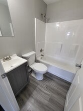 1301 Iowa Ave SE, Unit D in Huron, SD - Foto de edificio - Building Photo