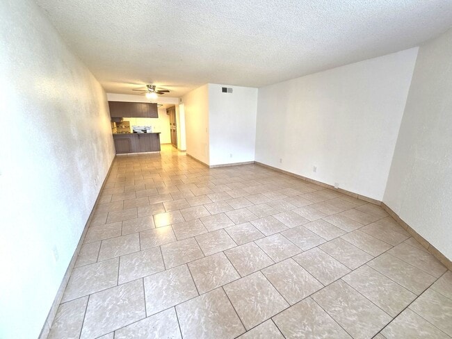 1917-1919 W Whitendale Ave in Visalia, CA - Building Photo - Building Photo