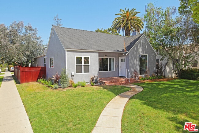 2000 Glendon Ave in Los Angeles, CA - Building Photo - Building Photo