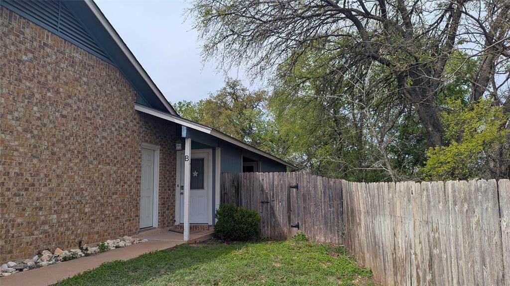 6916 Scenic Brook Dr in Austin, TX - Building Photo