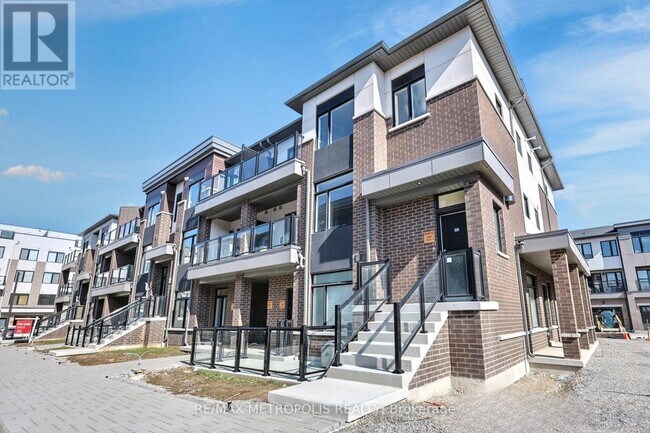 1695 Dersan St in Pickering, ON - Building Photo - Building Photo