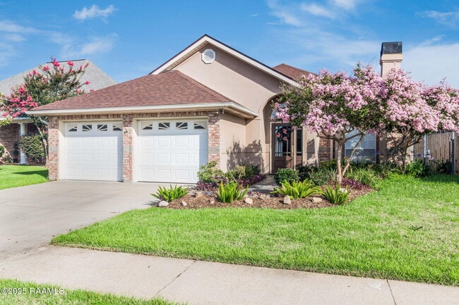 property at 141 Kingspointe Cir