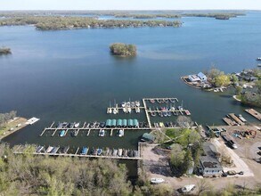 23622 Smithtown Rd in Shorewood, MN - Building Photo - Building Photo